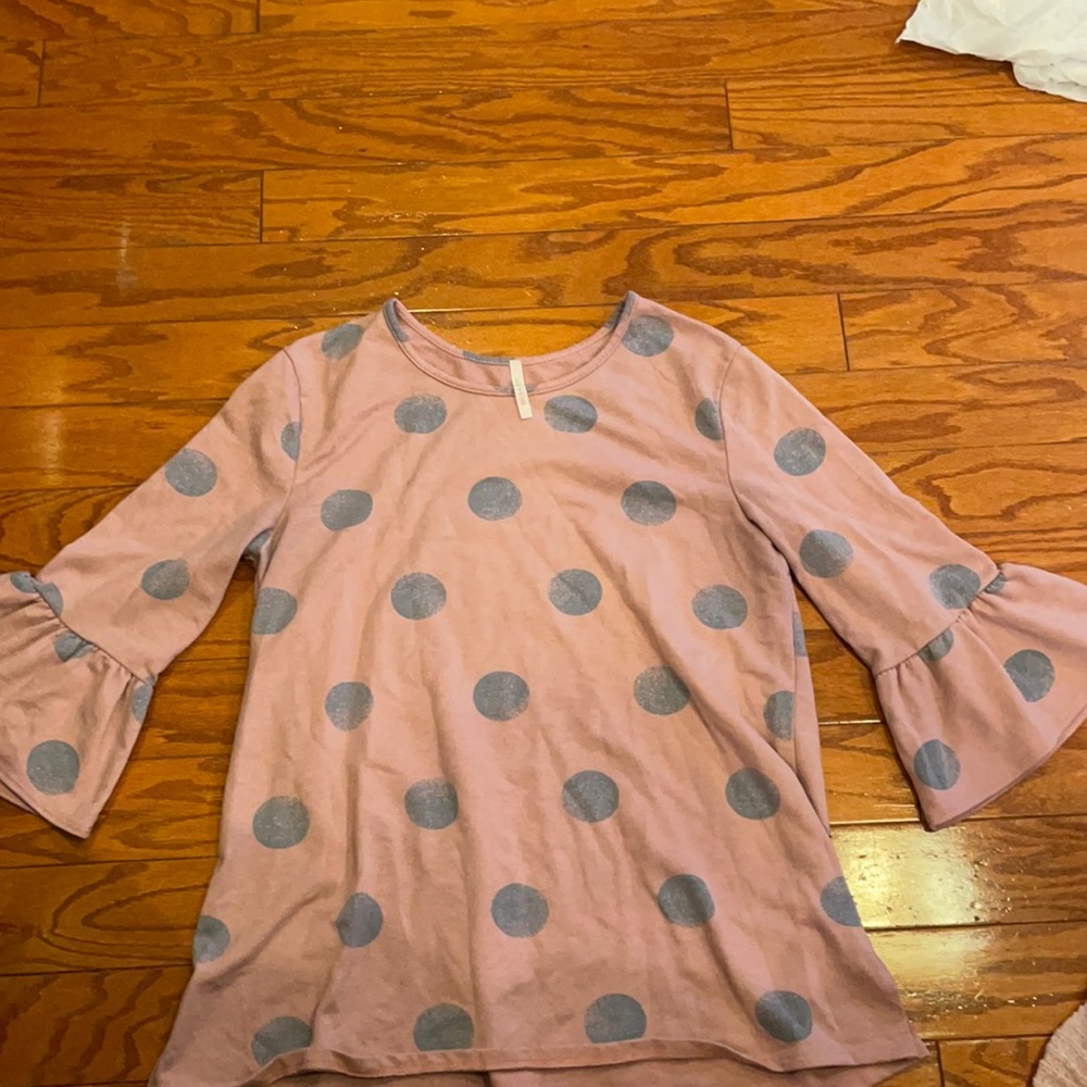 flowy shirt with flowy sleeves